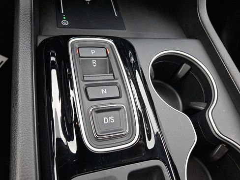 Certified 2025 Honda Pilot Touring image 16