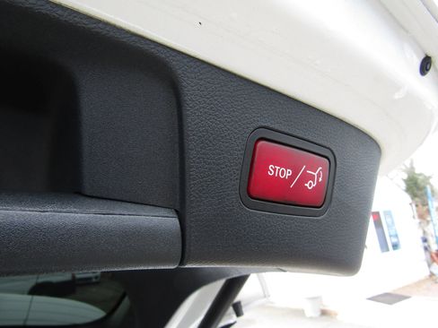 Used 2020 Mercedes-Benz GLA 250 4MATIC w/ Premium Package image 40