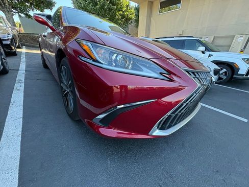 Used 2024 Lexus ES 350 w/ Premium Package FWD image 2