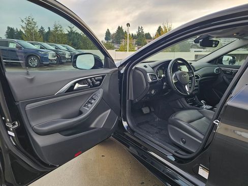 Used 2018 INFINITI QX30 w/ Cargo Package image 30