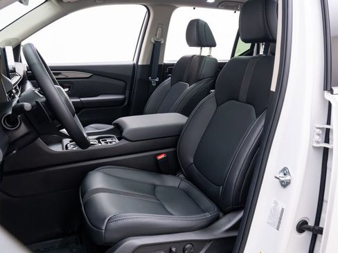 Certified 2025 Honda Pilot Touring image 17