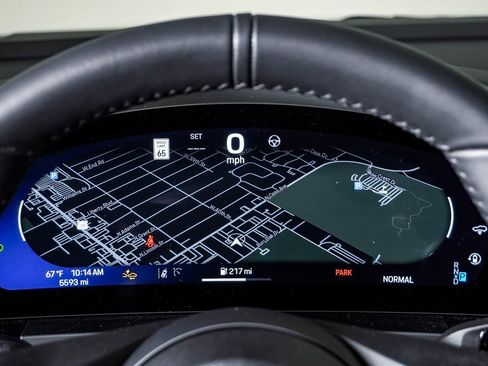 Certified 2025 Porsche Macan Electric image 21