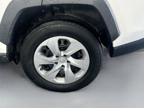 Used 2021 Toyota RAV4 LE AWD/4WD image 28