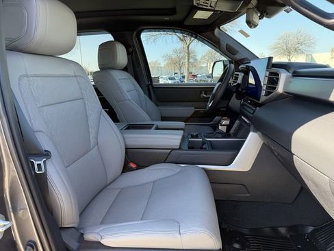 Used 2025 Toyota Tundra Limited image 31