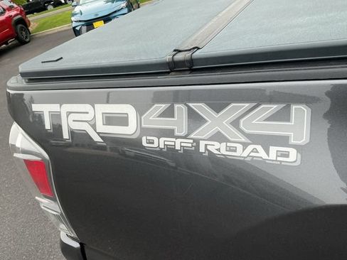 Used 2020 Toyota Tacoma TRD Off-Road AWD/4WD image 30