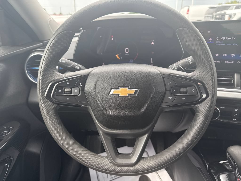 Used 2025 Chevrolet Trax LT FWD image 16