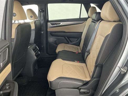 Used 2024 Volkswagen Atlas Cross Sport SE image 42