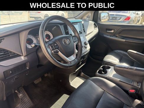 Used 2015 Toyota Sienna SE image 2