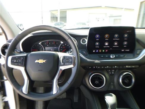 Used 2025 Chevrolet Blazer LT AWD/4WD image 10