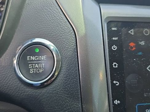 Used 2017 Ford Fusion SE FWD image 14