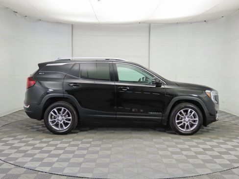 Used 2023 GMC Terrain SLT AWD/4WD image 4