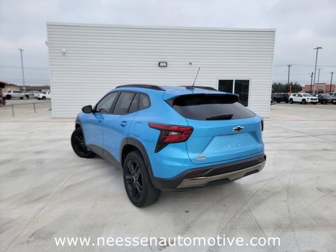 Used 2025 Chevrolet Trax ACTIV w/ Sunroof Package image 5