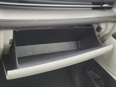 Used 2024 Kia Carnival EX FWD image 30