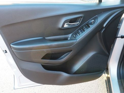 Used 2022 Chevrolet Trax LT w/ Driver Confidence Package image 13