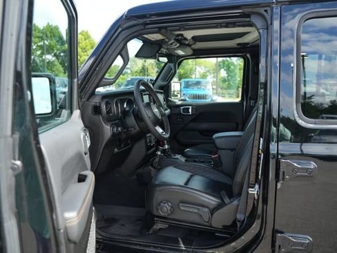 Used 2023 Jeep Gladiator Overland AWD/4WD image 12