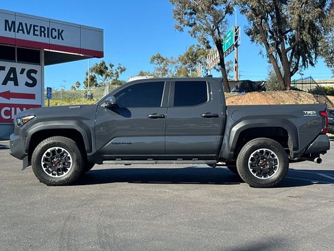 Used 2025 Toyota Tacoma TRD Off-Road image 2