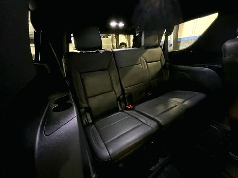 Used 2024 Chevrolet Tahoe Z71 w/ Luxury Package AWD/4WD image 17