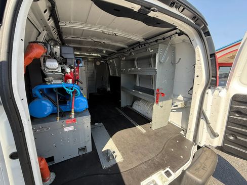 Used 2017 Chevrolet Express 3500 Extended RWD image 14