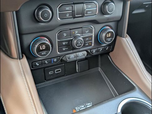 Used 2023 Chevrolet Tahoe High Country AWD/4WD image 12