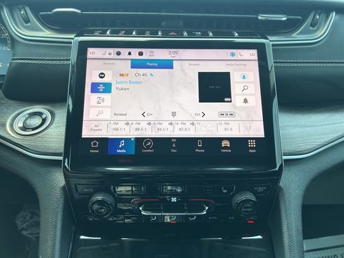 Used 2023 Jeep Grand Cherokee Limited image 14