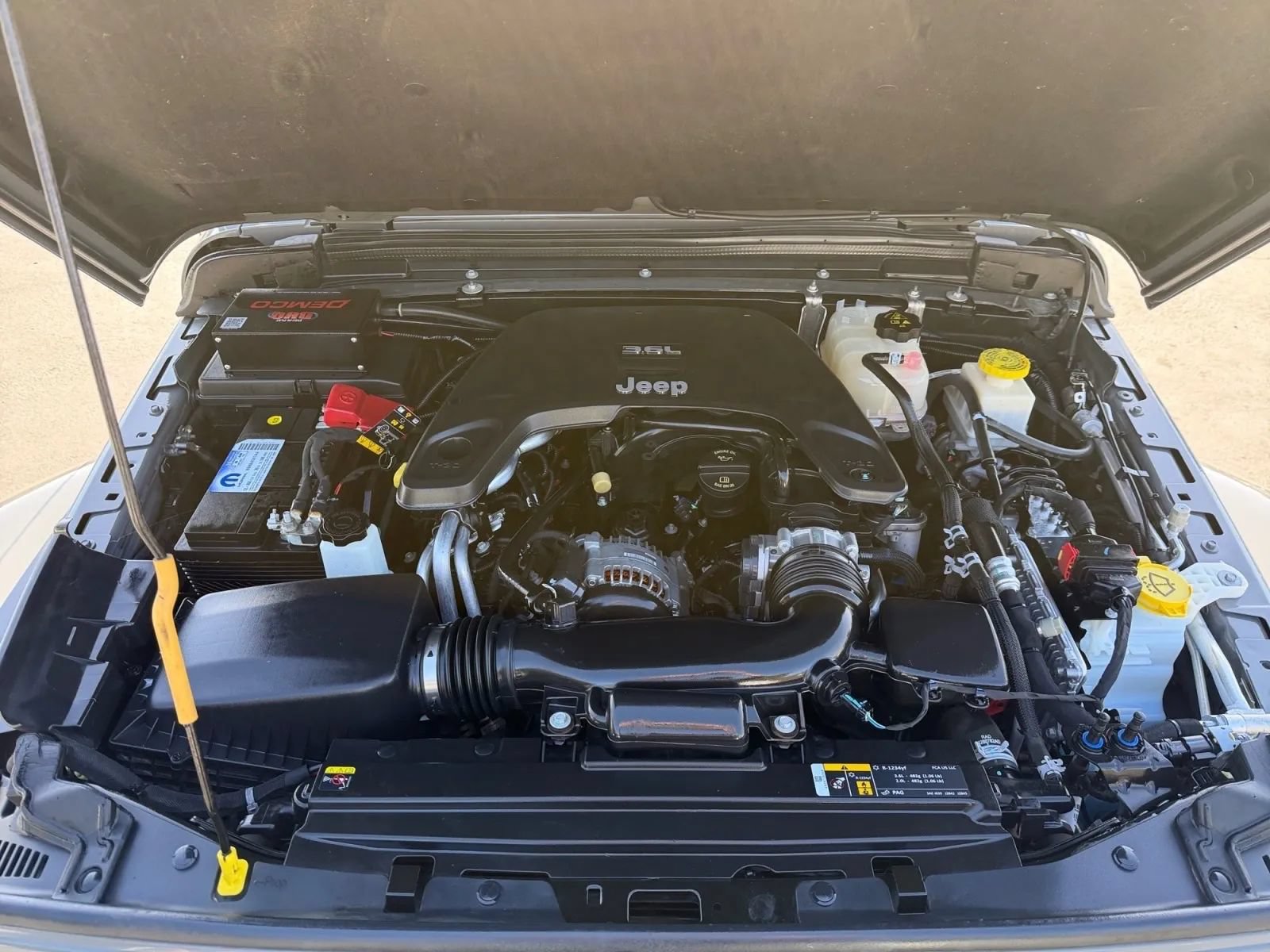 Used 2020 Jeep Gladiator Overland AWD/4WD image 19