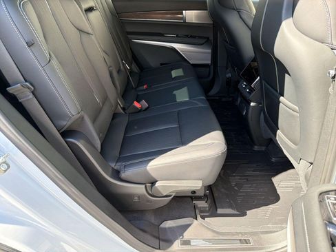 New 2026 Cadillac Vistiq Luxury w/ LPO, Floor Liner Package AWD/4WD image 29