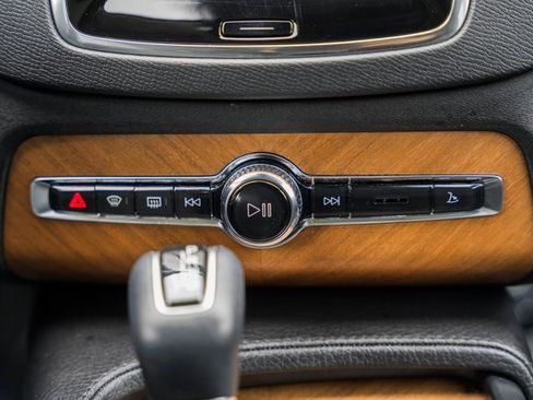 Used 2022 Volvo XC90 T6 Momentum w/ Advanced Package image 25