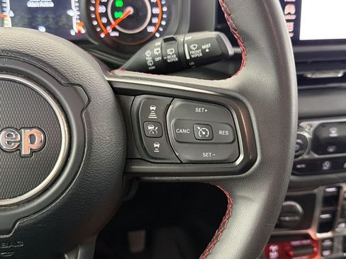 Used 2025 Jeep Wrangler Unlimited Rubicon AWD/4WD image 17