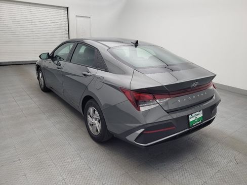 Used 2025 Hyundai Elantra SE FWD image 5
