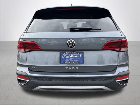 Used 2023 Volkswagen Taos SE w/ Panoramic Sunroof Package image 6