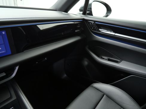Used 2025 Porsche Macan 4 Electric w/ Premium Package AWD/4WD image 21