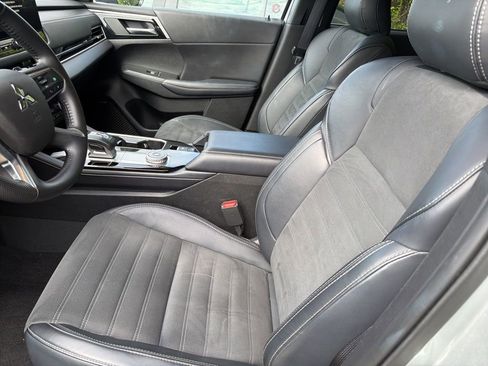 Used 2025 Mitsubishi Outlander SE FWD image 5