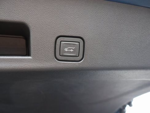 Used 2024 Chevrolet Traverse Z71 image 24