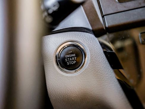 Used 2018 Toyota Sienna XLE image 23