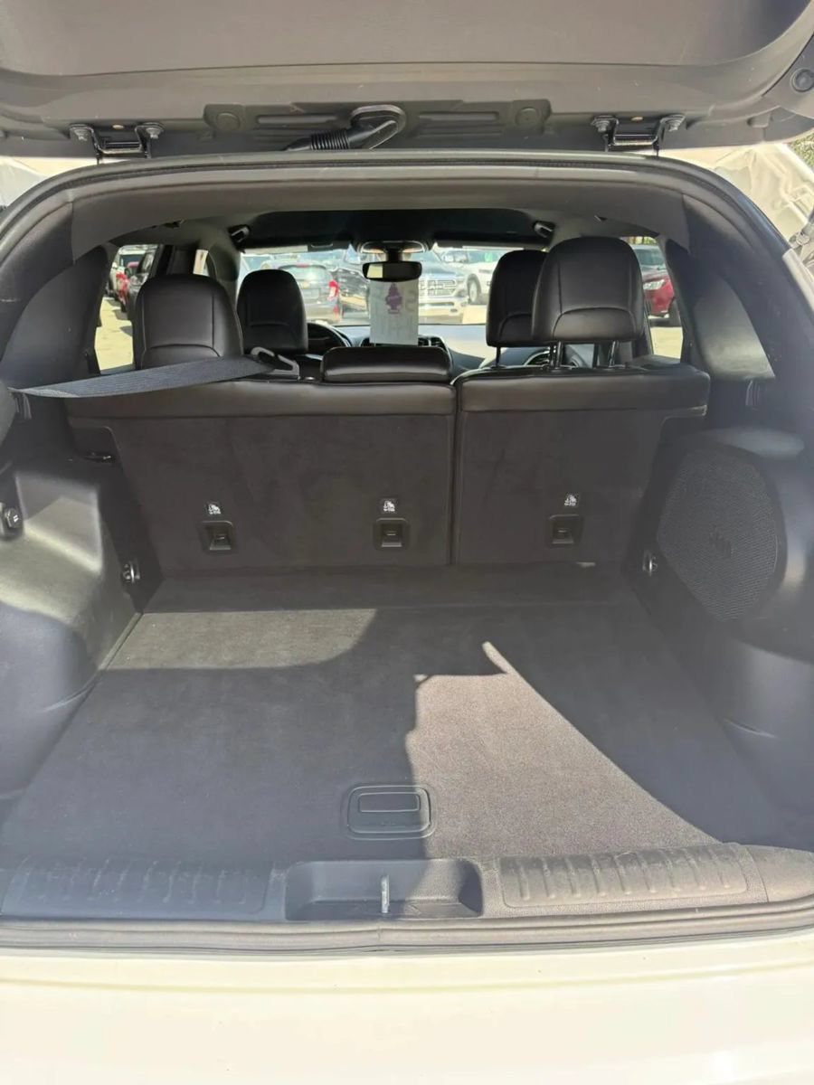 Used 2019 Jeep Cherokee High Altitude AWD/4WD image 9