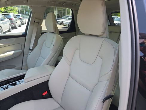 Used 2024 Volvo XC60 B5 Plus AWD/4WD image 20