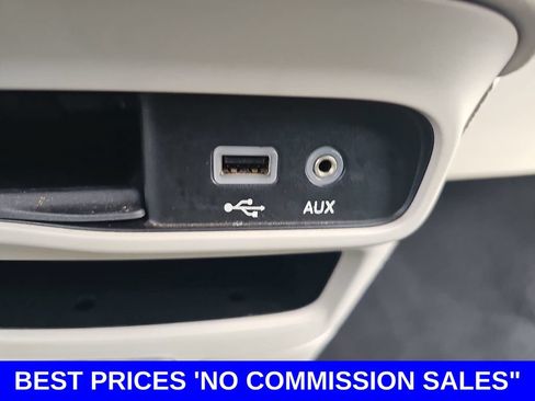Used 2018 Chrysler Pacifica Touring-L FWD image 25