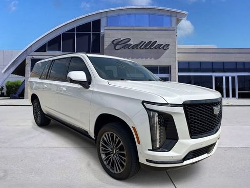 Used 2025 Cadillac Escalade ESV Sport Platinum AWD/4WD image 3