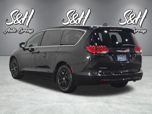 Used 2023 Chrysler Voyager LX FWD image 15