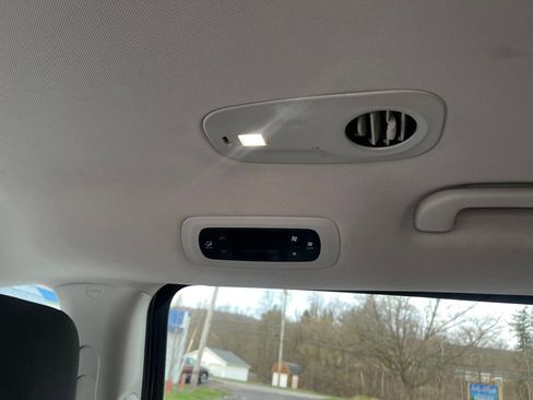 Used 2023 Chrysler Voyager LX image 30