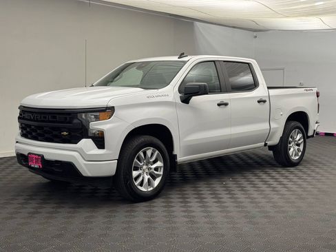 Used 2024 Chevrolet Silverado 1500 Custom image 1