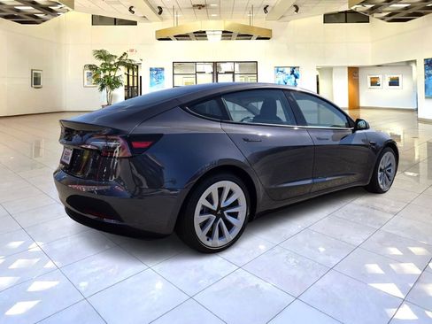 Used 2021 Tesla Model 3 Standard Range Plus image 5