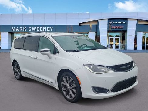 Used 2017 Chrysler Pacifica Limited w/ UConnect Theater Package FWD image 8