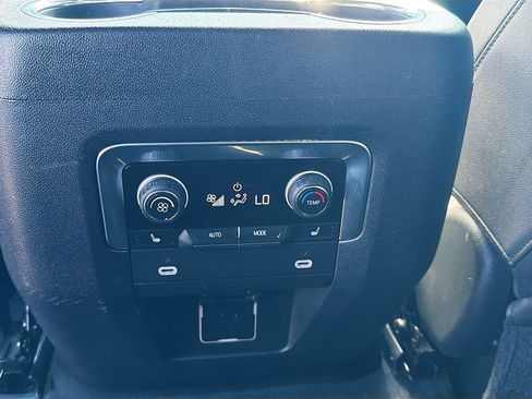 Used 2021 Chevrolet Suburban LT w/ LT Signature Package RWD image 21