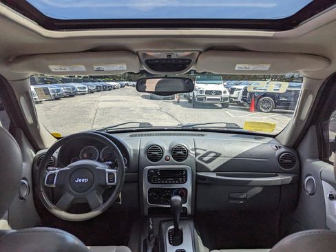 Used 2005 Jeep Liberty Limited AWD/4WD image 38
