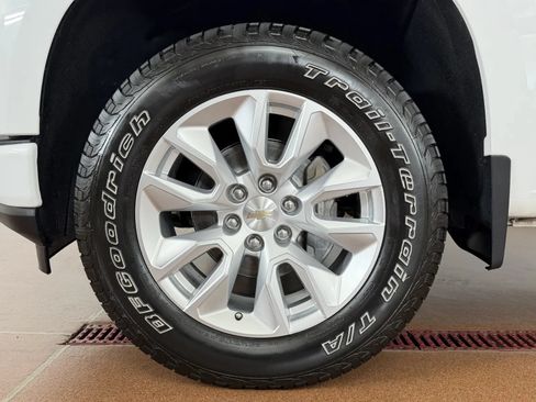 Used 2021 Chevrolet Silverado 1500 Custom w/ LPO, Dark Essentials Package AWD/4WD image 9