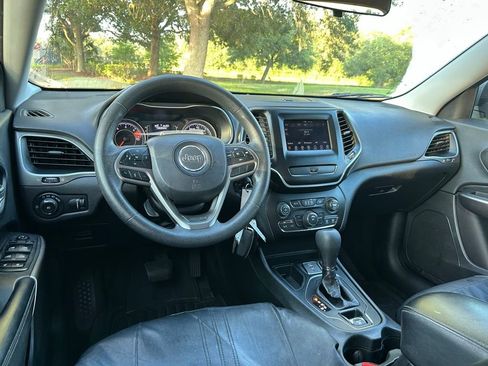 Used 2019 Jeep Cherokee Latitude w/ Popular Appearance Group FWD image 13