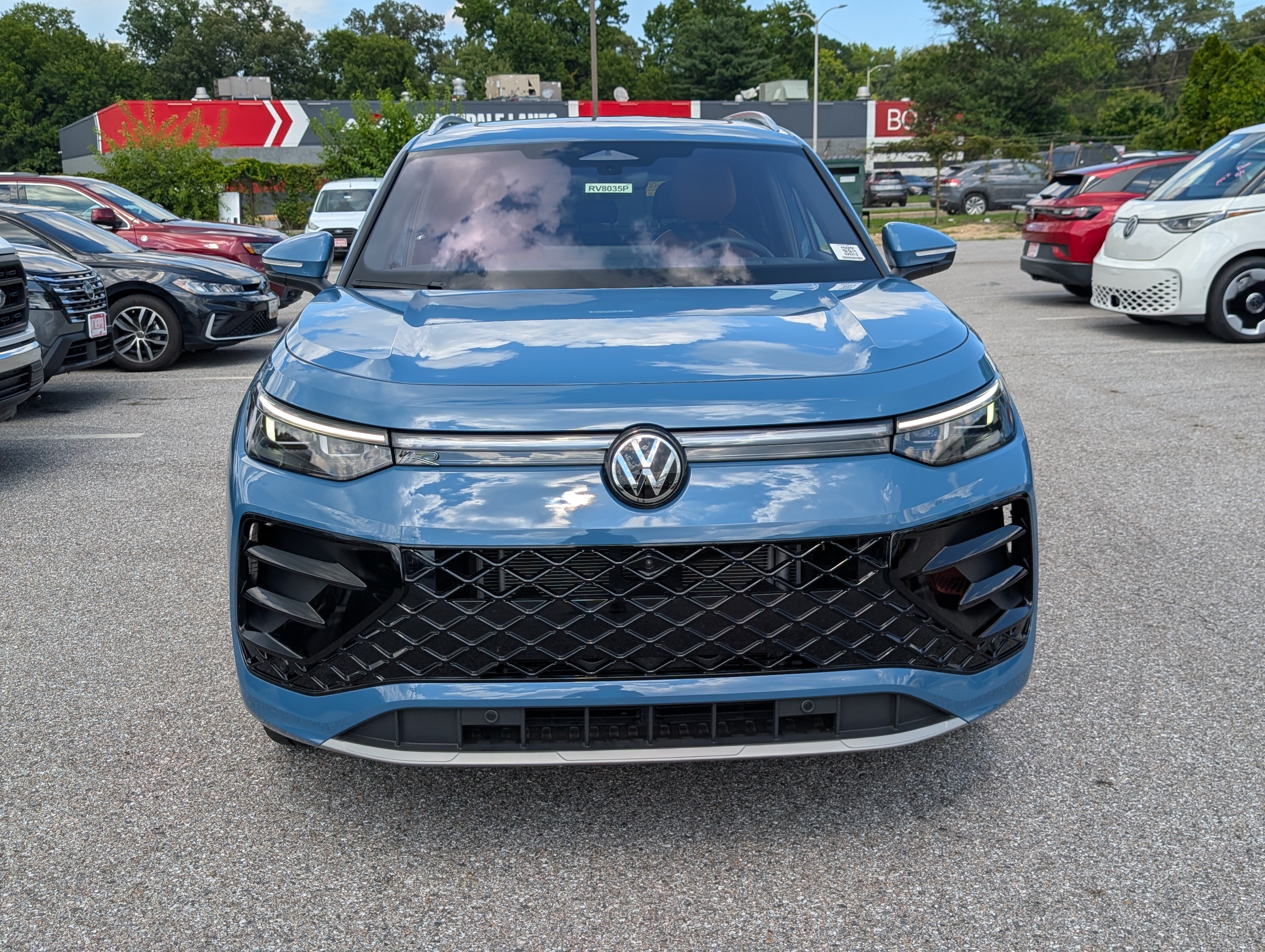 Used 2025 Volkswagen Tiguan SEL R-Line AWD/4WD image 8