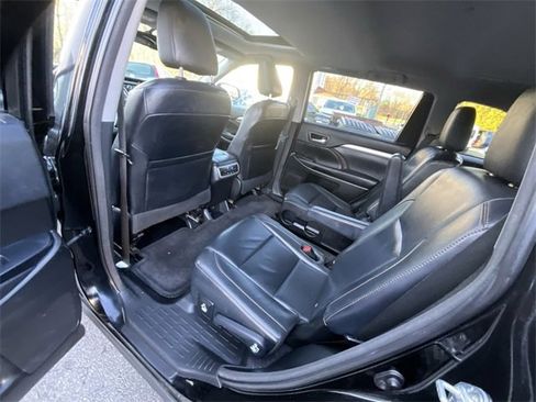 Used 2015 Toyota Highlander XLE image 24