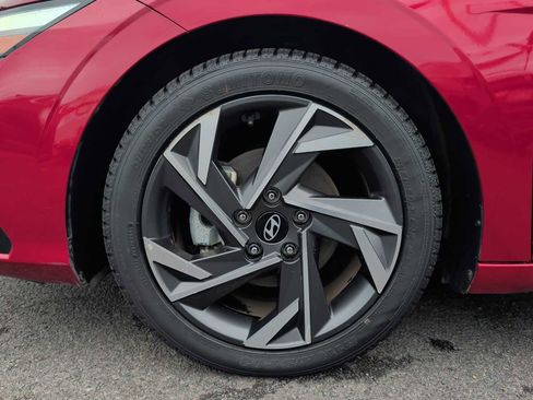 Used 2024 Hyundai Elantra Limited image 19